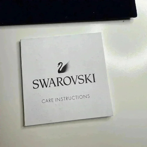 COPY - SWAROVSKI Swan heart necklace! - Picture 3 of 7